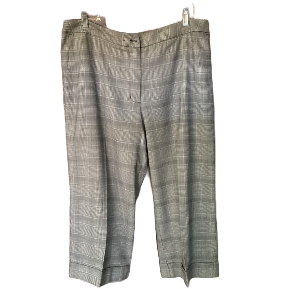Chico’s cropped trouser. 3 (L)